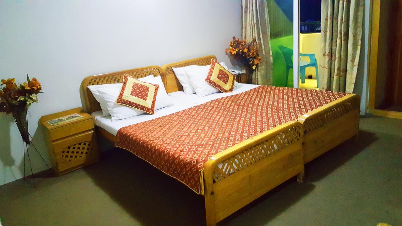 Pine Top Hotels Naran Rum bild