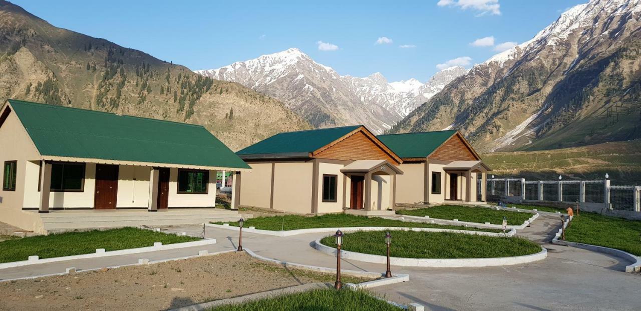 Pine Top Hotels Naran Exteriör bild