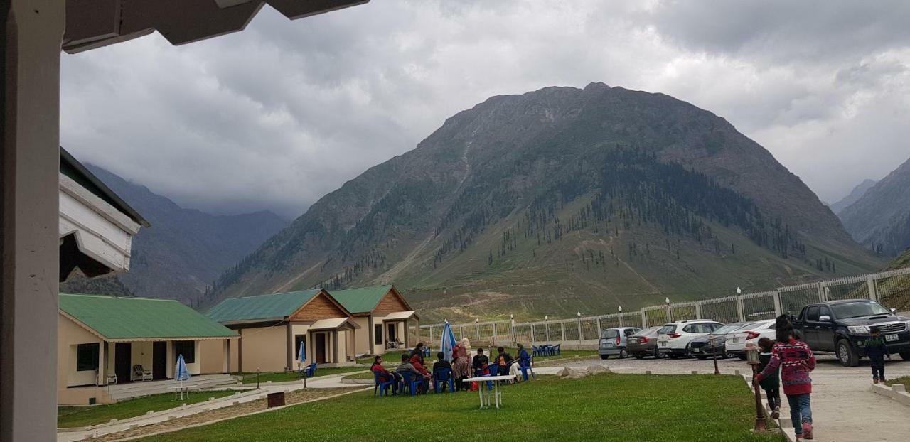 Pine Top Hotels Naran Exteriör bild
